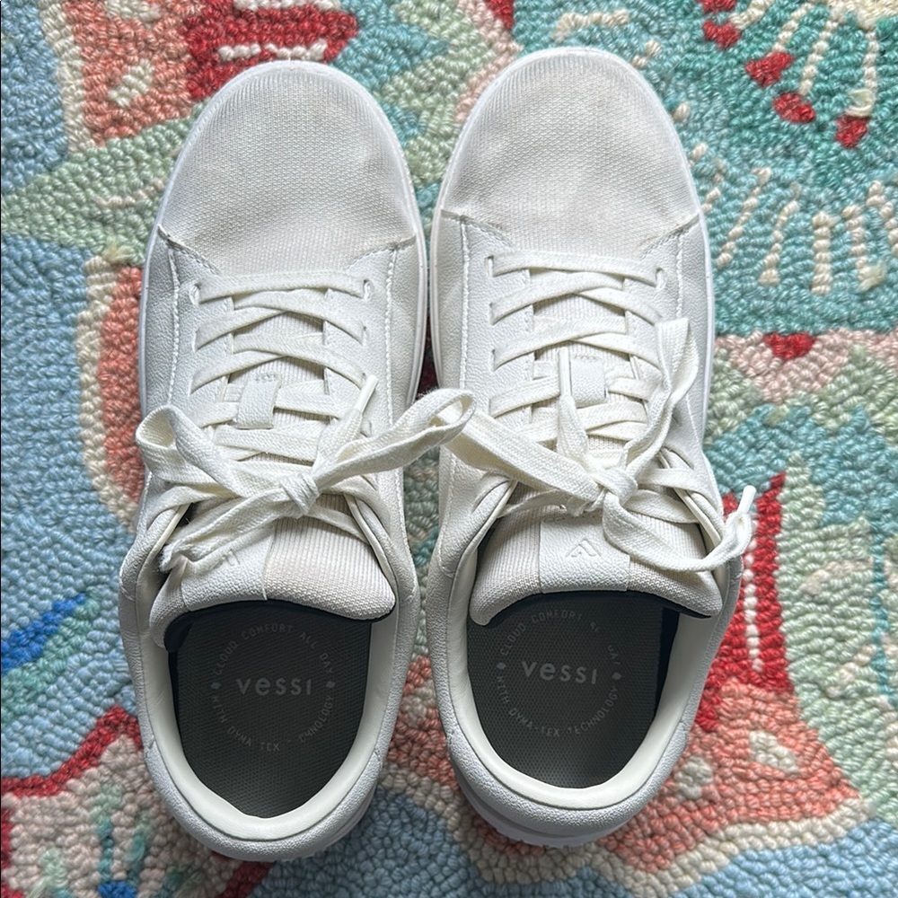 Vessi Soho Waterproof Leather and Canvas sneaker, size W8.